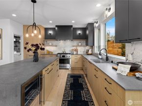 2558 30th Avenue W, Seattle WA 98199