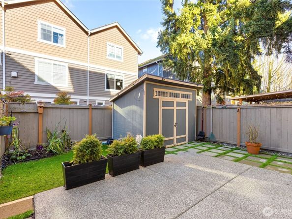 932 N 96th Street, Seattle WA 98103