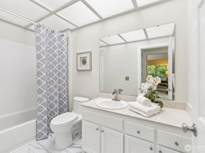 12567 35th Avenue NE 204, Seattle WA 98125