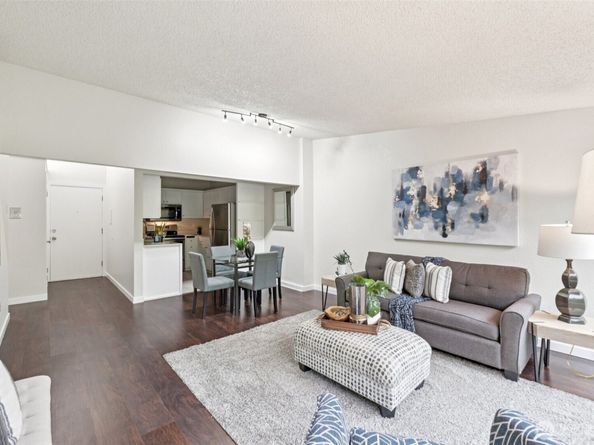 12567 35th Avenue NE 204, Seattle WA 98125