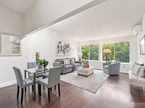 12567 35th Avenue NE 204, Seattle WA 98125