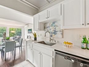 12567 35th Avenue NE 204, Seattle WA 98125