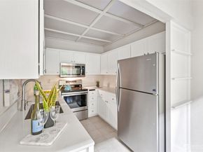 12567 35th Avenue NE 204, Seattle WA 98125