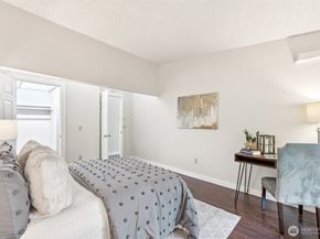 12567 35th Avenue NE 204, Seattle WA 98125