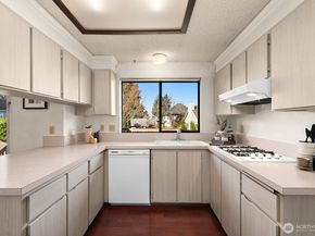 26301 Woodland Way S, Kent WA 98030