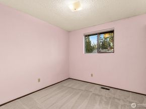 26301 Woodland Way S, Kent WA 98030