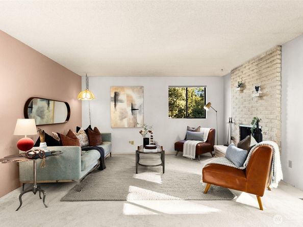 26301 Woodland Way S, Kent WA 98030