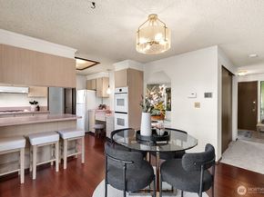 26301 Woodland Way S, Kent WA 98030