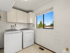 26301 Woodland Way S, Kent WA 98030