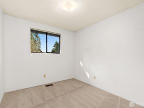 26301 Woodland Way S, Kent WA 98030