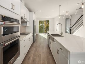 20341 90th Drive NE B, Bothell WA 98011