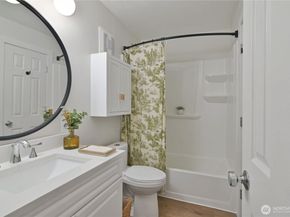 6236 NE 137th Place 229, Redmond WA 98052