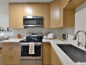 6236 NE 137th Place 229, Redmond WA 98052