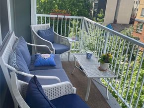 4722 12th Avenue NE 401, Seattle WA 98105