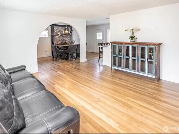 1810 S 261st Place, Des Moines WA 98198