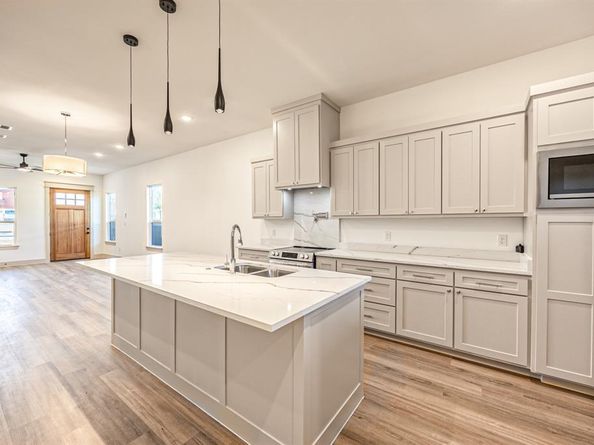 2613  Walker Street , Fort Worth Texas 76105
