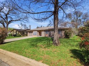 800  Brownstone Street , Euless Texas 76039