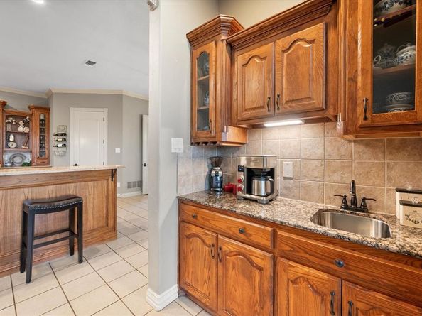 2703  Katherine Court , Dalworthington Gardens Texas 76016