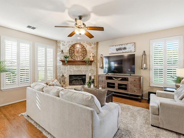 377  Kirby Drive , Lantana Texas 76226
