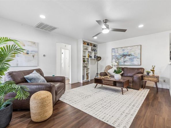 5111  Stoneleigh Avenue , Dallas Texas 75235