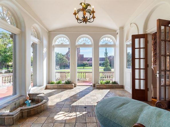 1001  Elizabeth Boulevard , Fort Worth Texas 76110