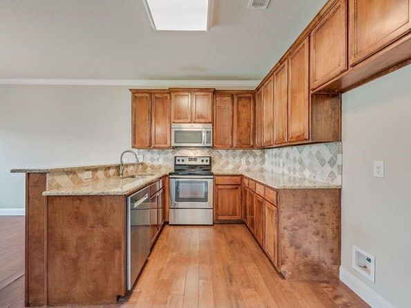 207 S Kealy Avenue , Lewisville Texas 75057