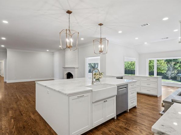 6848  Midcrest Drive , Dallas Texas 75254