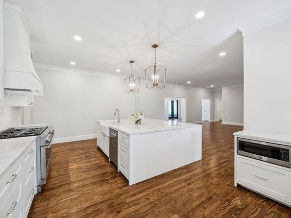 6848  Midcrest Drive , Dallas Texas 75254