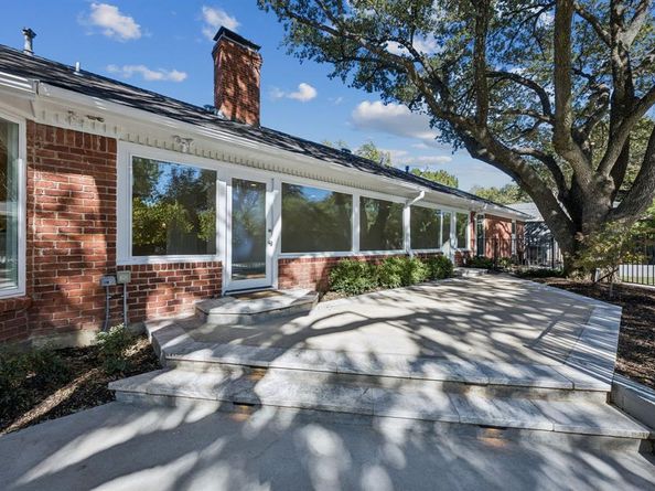 6848  Midcrest Drive , Dallas Texas 75254