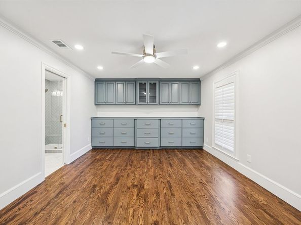 6848  Midcrest Drive , Dallas Texas 75254