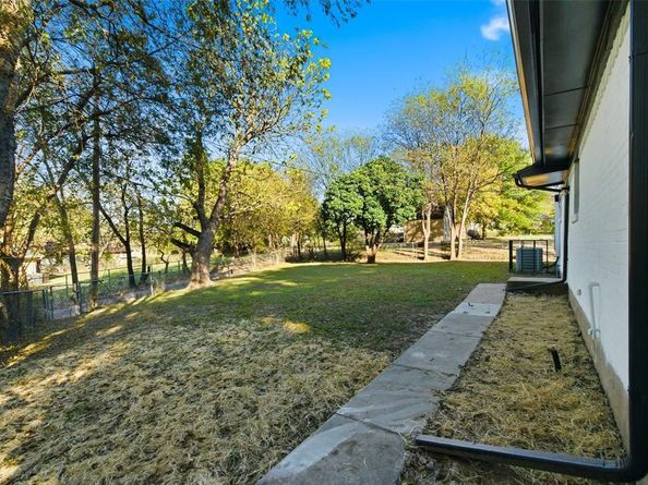 6832  Carioca Circle , Dallas Texas 75241