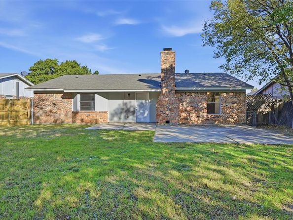 5608  Twin Oaks Drive , Haltom City Texas 76148