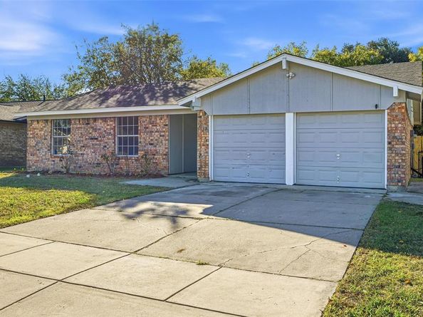 5608  Twin Oaks Drive , Haltom City Texas 76148