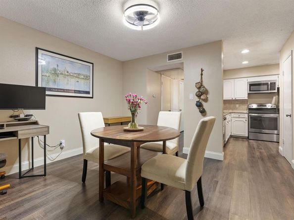 15912  Archwood Lane  1016, Dallas Texas 75248