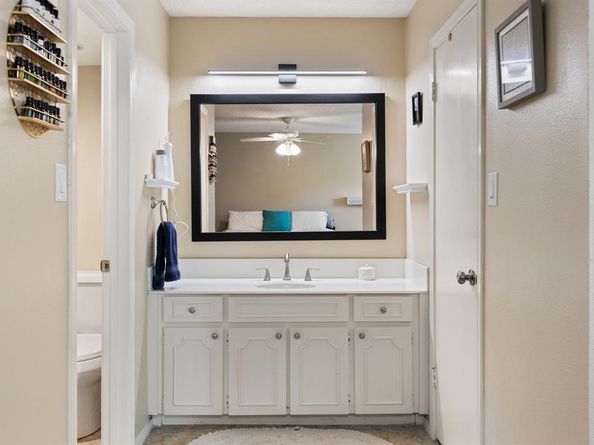 15912  Archwood Lane  1016, Dallas Texas 75248