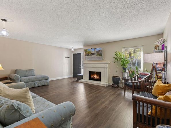 15912  Archwood Lane  1016, Dallas Texas 75248