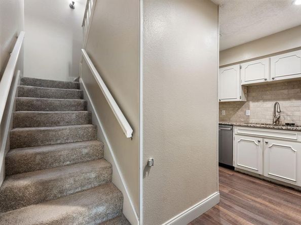 15912  Archwood Lane  1016, Dallas Texas 75248