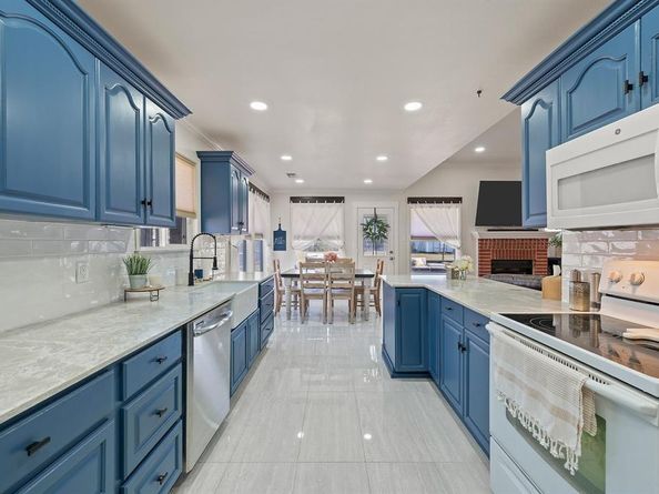 305  Maverick Trail , Oak Point Texas 75068