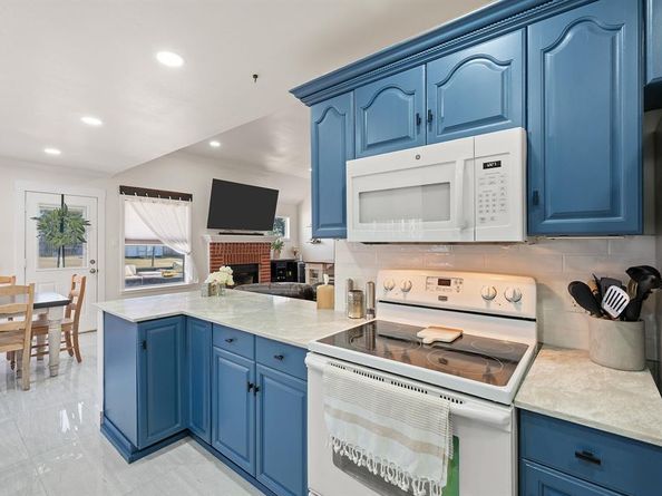 305  Maverick Trail , Oak Point Texas 75068