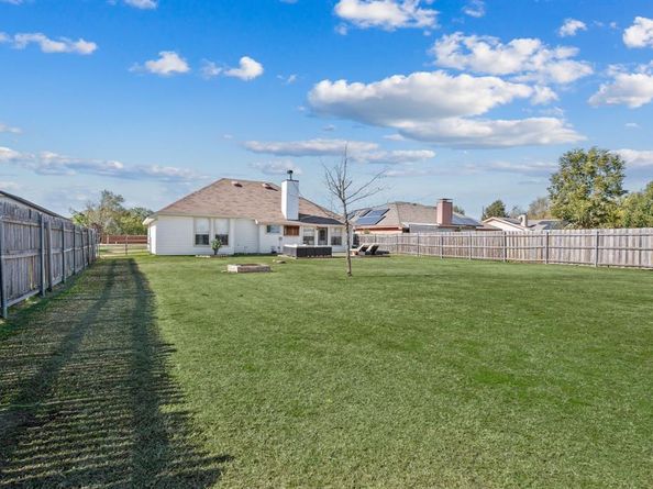 305  Maverick Trail , Oak Point Texas 75068