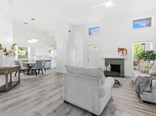 9005  La Prada Drive , Dallas Texas 75228