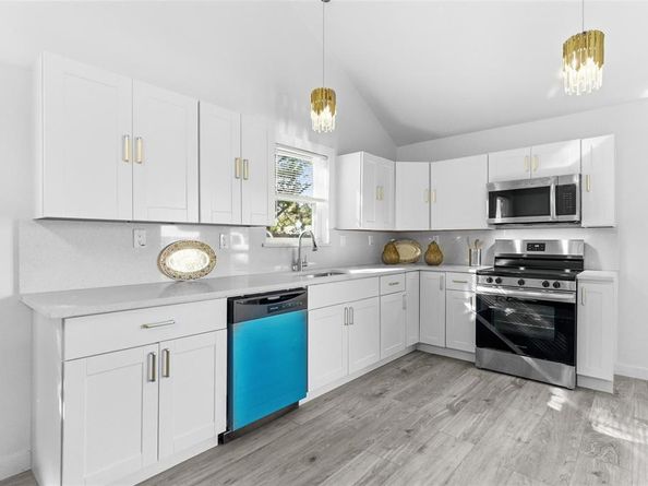 9005  La Prada Drive , Dallas Texas 75228