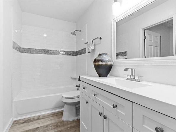 9005  La Prada Drive , Dallas Texas 75228