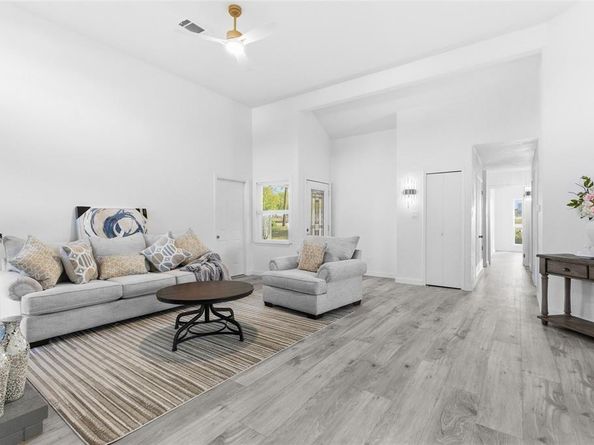 9005  La Prada Drive , Dallas Texas 75228