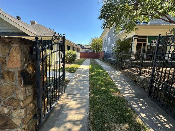 1951  College Avenue , Fort Worth Texas 76110