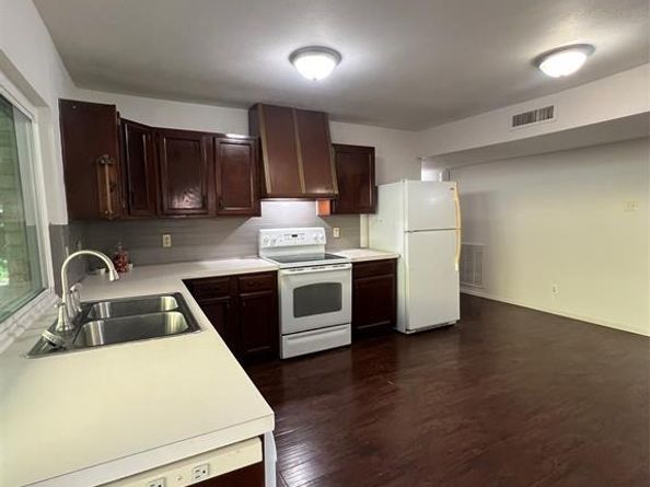 2710  Branch Oaks Drive , Garland Texas 75043