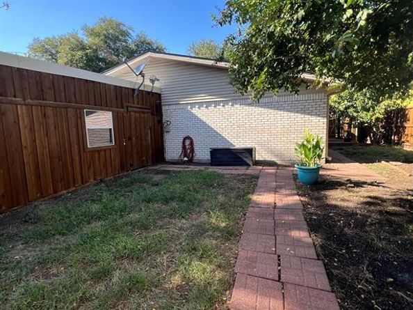 2710  Branch Oaks Drive , Garland Texas 75043