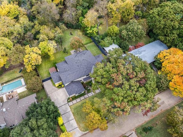 3817  Meadowdale Lane , Dallas Texas 75229