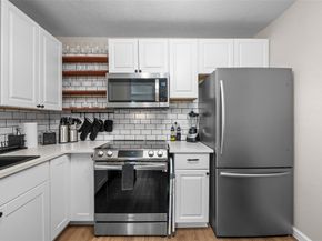 1712  Crest Point Drive , Arlington Texas 76012