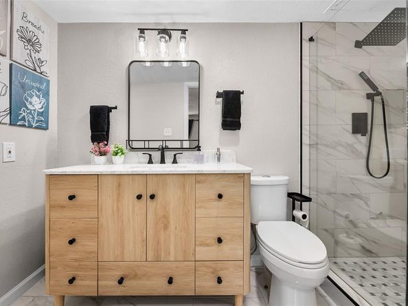 1712  Crest Point Drive , Arlington Texas 76012